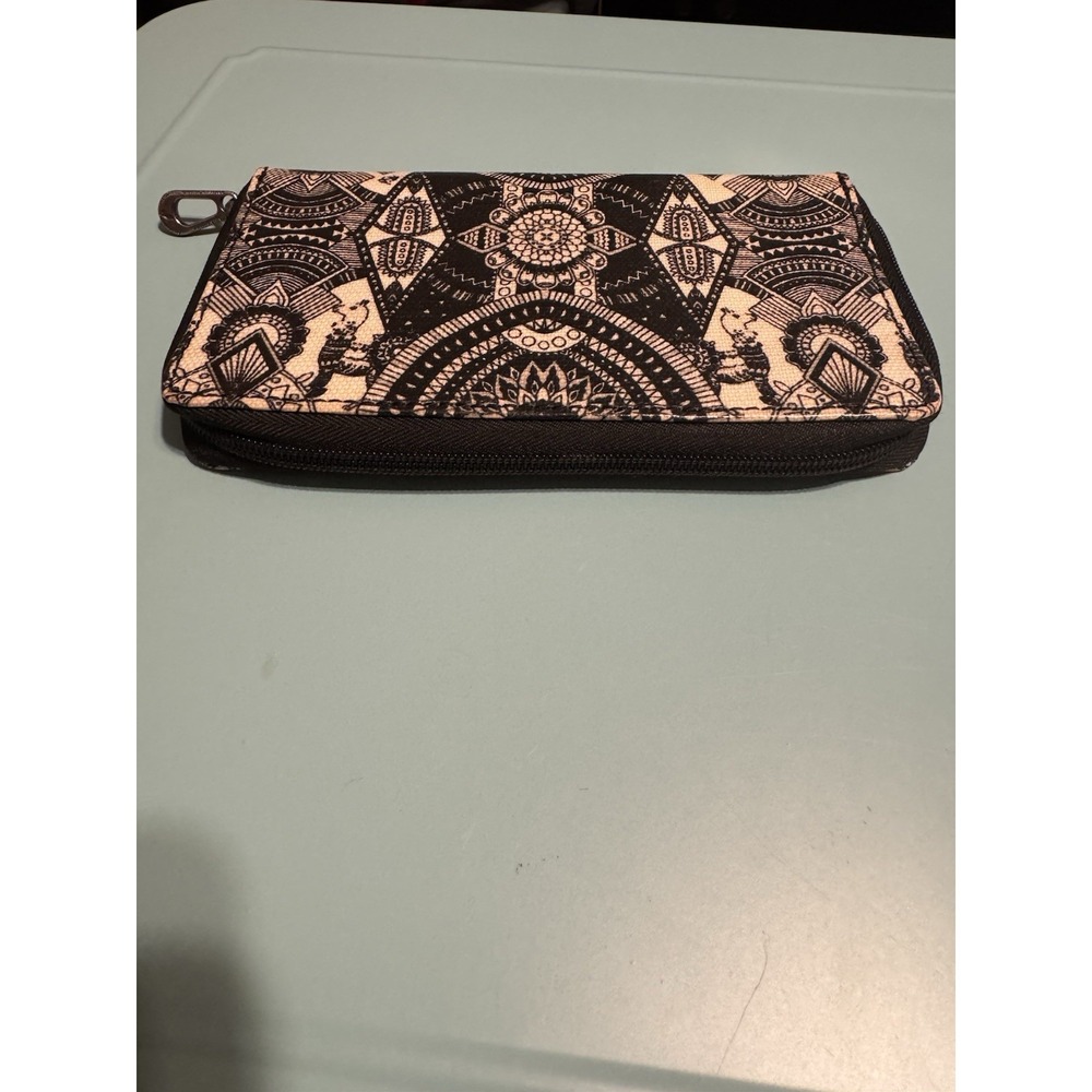 Sakroots‎ Women's Black And White Mandala Zip Around Wallet - Picture 7 of 10